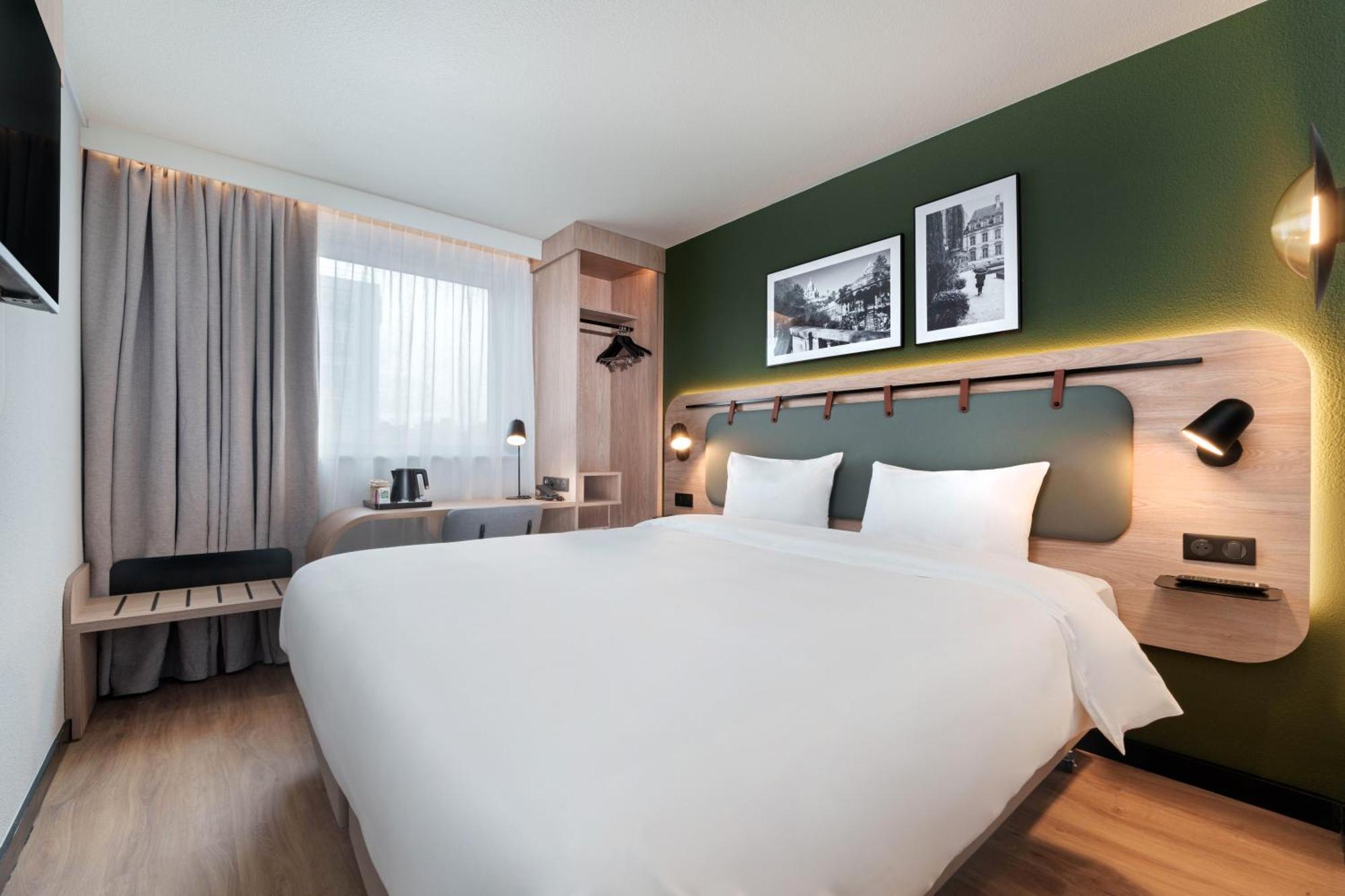 Hotel Campanile Argenteuil Esterno foto