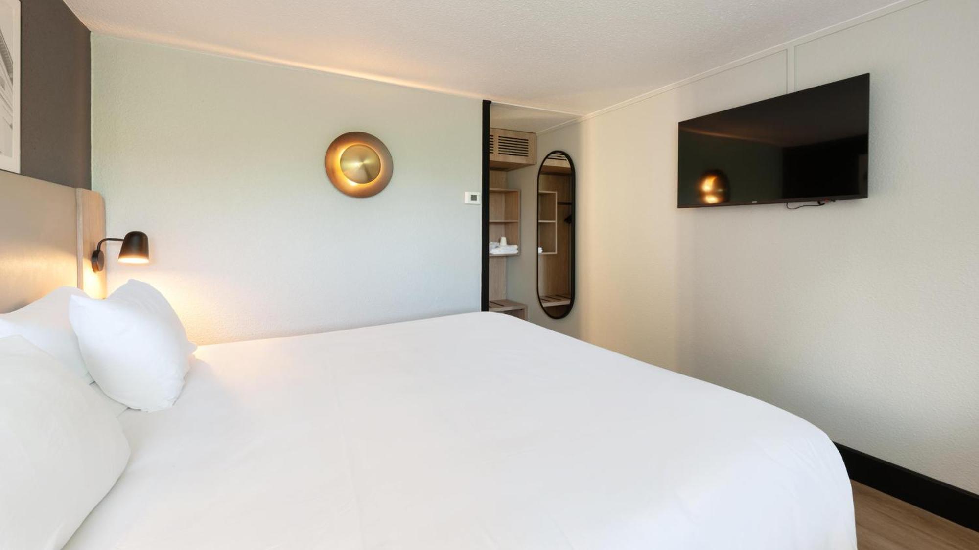 Hotel Campanile Argenteuil Esterno foto