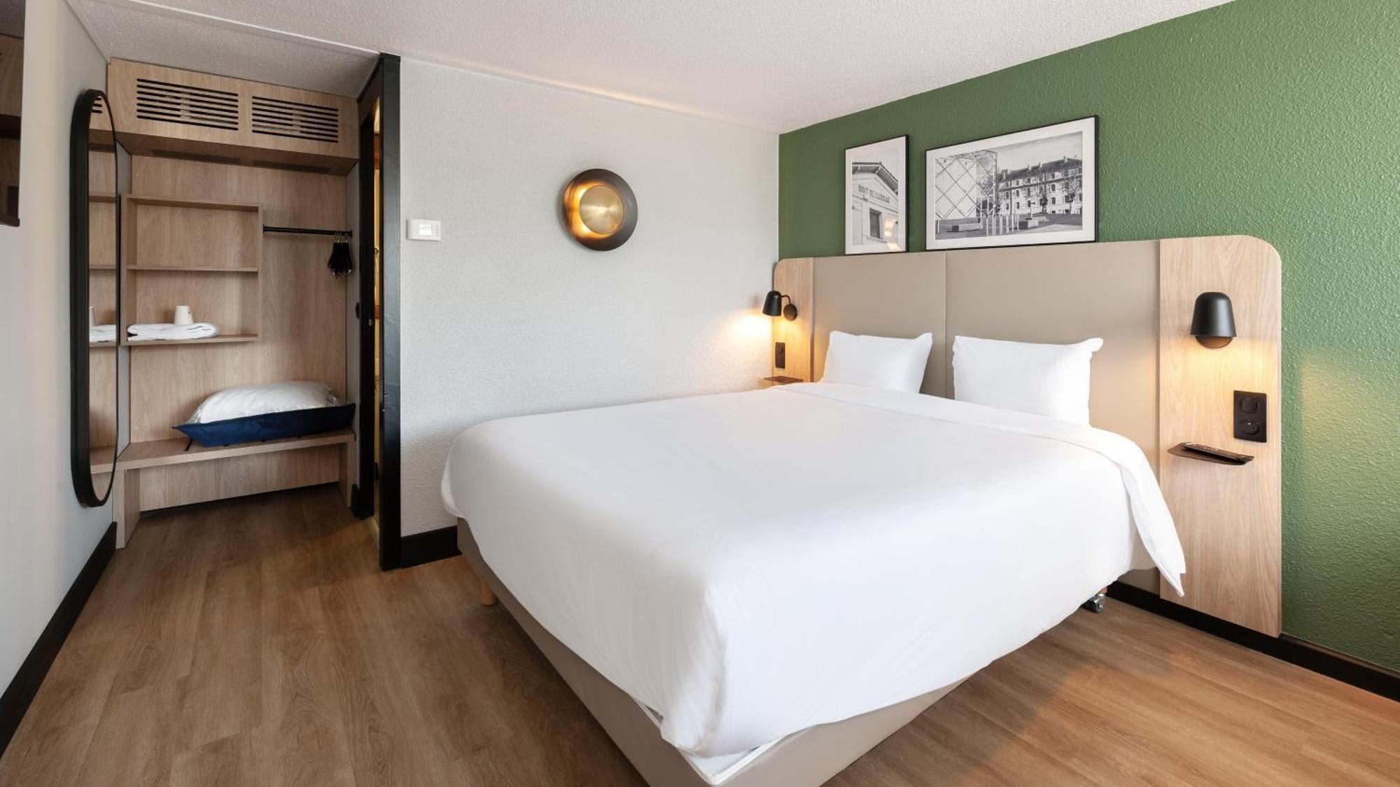 Hotel Campanile Argenteuil Esterno foto