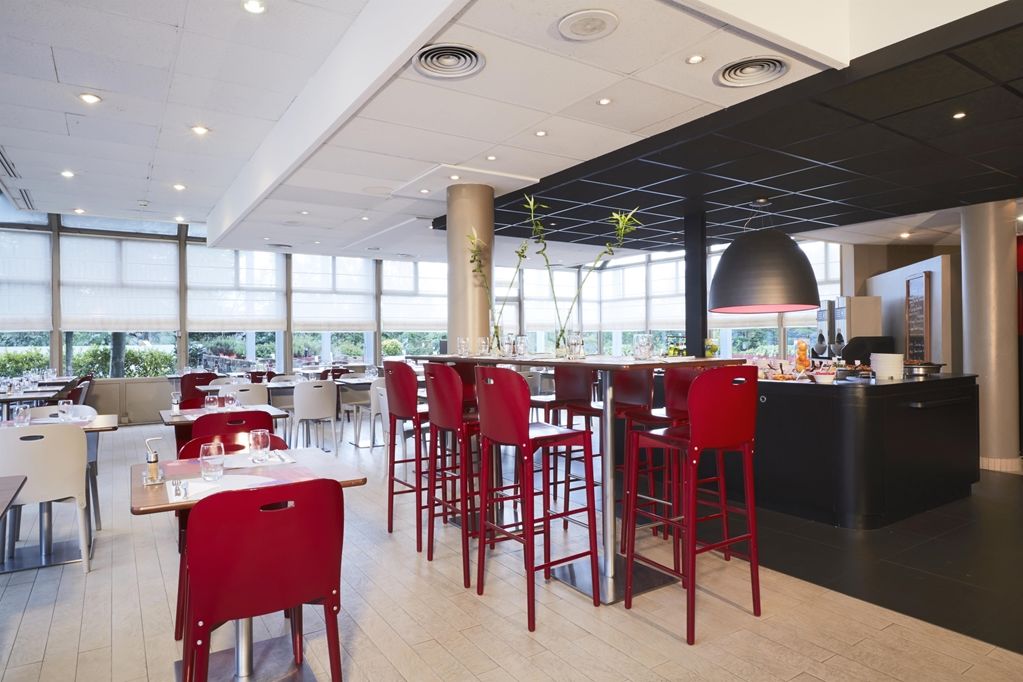 Hotel Campanile Argenteuil Esterno foto